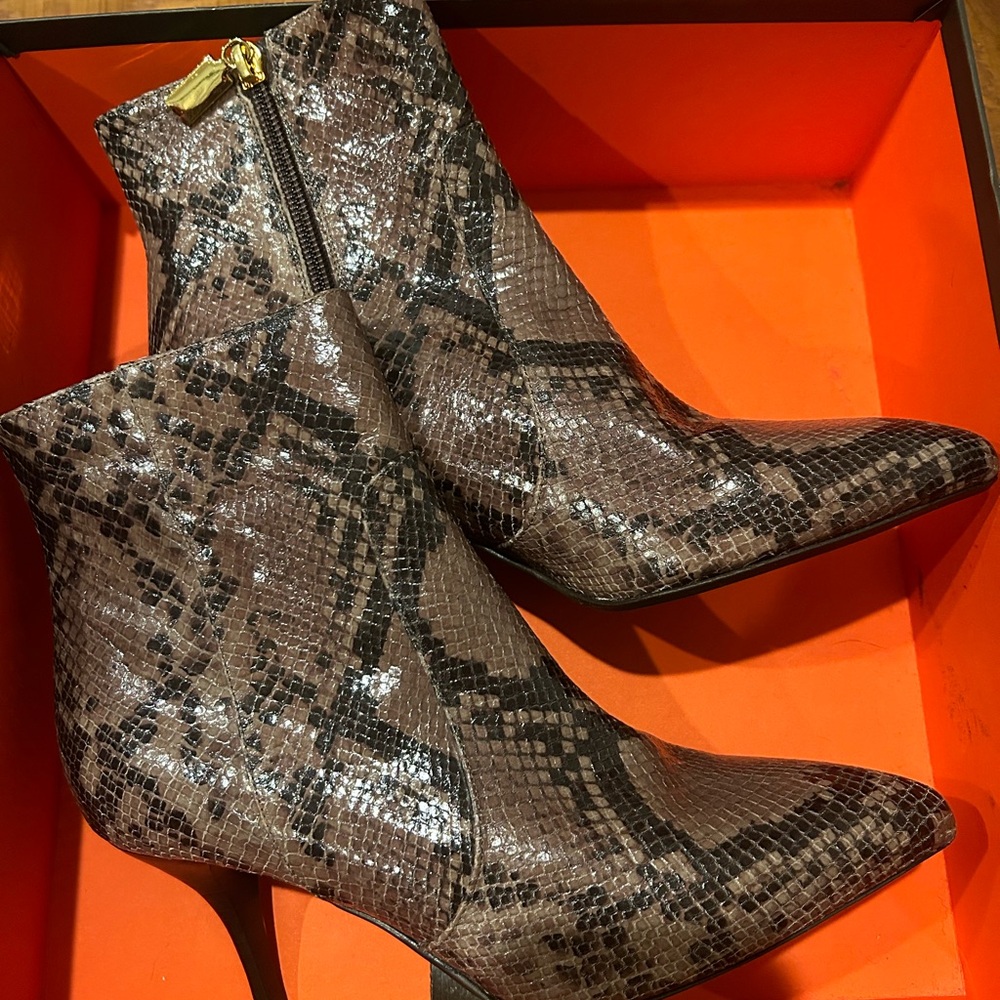 NEW STLYIN BRUNO MAGLI Agostina Snake Embossed Leather Ankle Boots, size 7